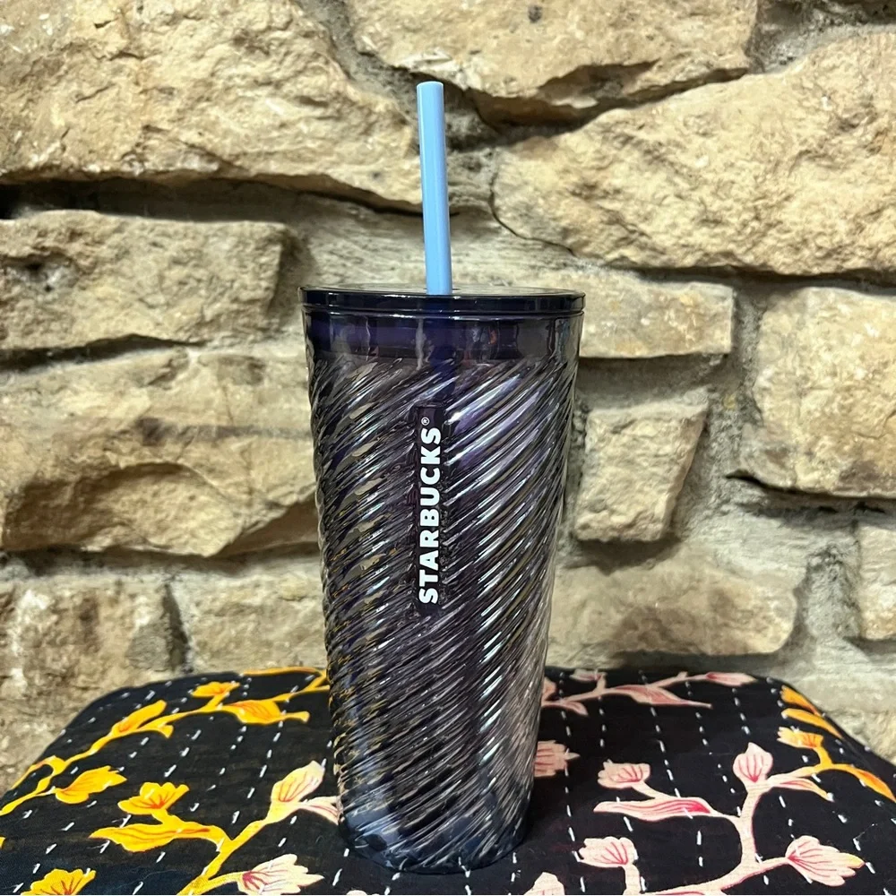 Starbucks 2023 Blue Twisted Glass Tumbler Grande 16oz 532 ML NWT